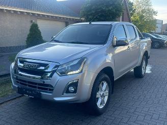 Vaurioauto  passenger cars Isuzu D-Max 4x4 LSX EURO 6 AIRCO 2018/5