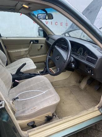 Mercedes 190-serie 190 E 1.8 picture 4