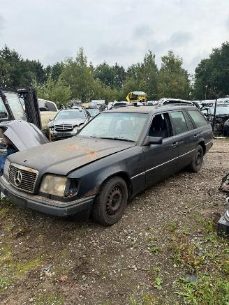 Dezmembrări autoturisme Mercedes E-klasse E 250 D 1989/1
