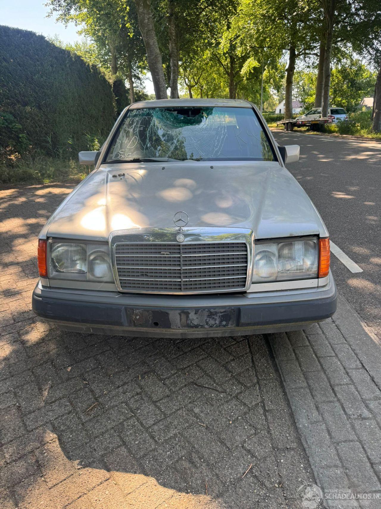 Mercedes 200-serie 230 E