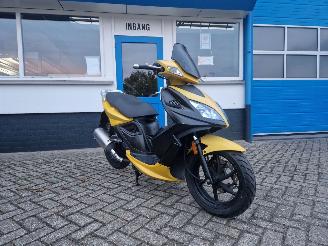 krockskadad bil bromfiets Kymco  SUPER 8 45KM 2009/8