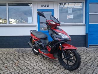 krockskadad bil bromfiets Kymco  SUPER 8 45KM 2008/1