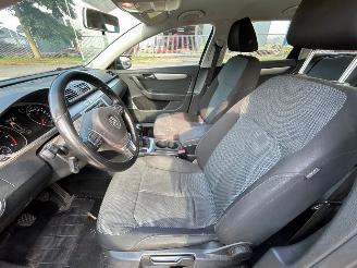 Volkswagen Passat 1.6 TDI 16V Bluemotion Combi/o  Diesel 1.598cc 77kW (105pk) FWD 2010-08/2014-12  CAYC picture 26