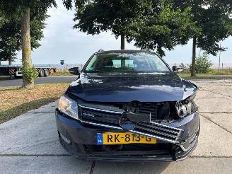 Volkswagen Passat 1.6 TDI 16V Bluemotion Combi/o  Diesel 1.598cc 77kW (105pk) FWD 2010-08/2014-12  CAYC picture 2