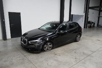 uszkodzony samochody osobowe BMW 1-serie SEDAN 2021/8