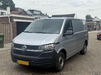 Vaurioauto  passenger cars Volkswagen Transporter 2.0 TDI L1H1 28 Bulli 2020/1