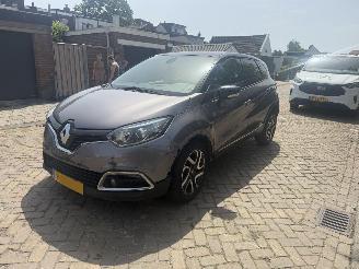Damaged car Renault Captur 1.5 Dci 2015/1