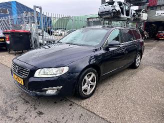 uszkodzony samochody osobowe Volvo V-70 2.0 D3 POLAR + 2016/4