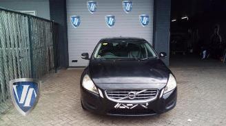 Vrakbiler auto Volvo S-60 S60 II (FS), Sedan, 2010 / 2018 1.6 DRIVe,D2 2013/11